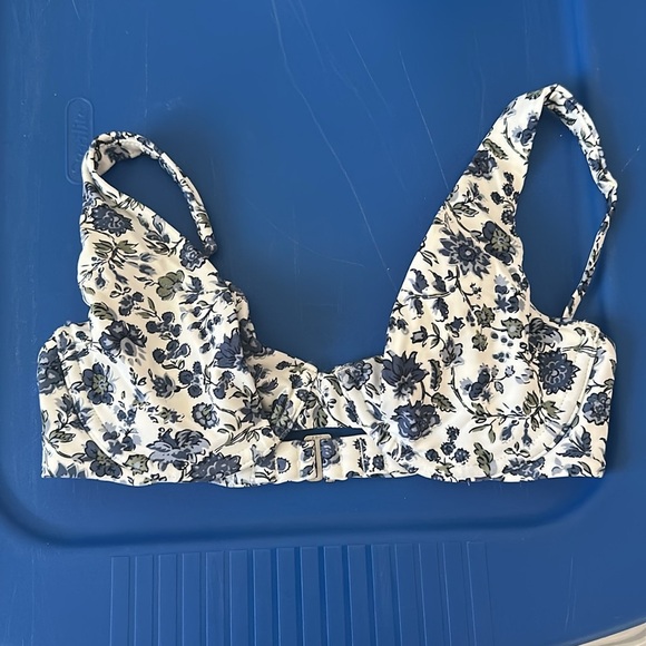 Abercrombie & Fitch Underwire Bikini Top Floral Navy​​​​​​​​​​ - Picture 2 of 3